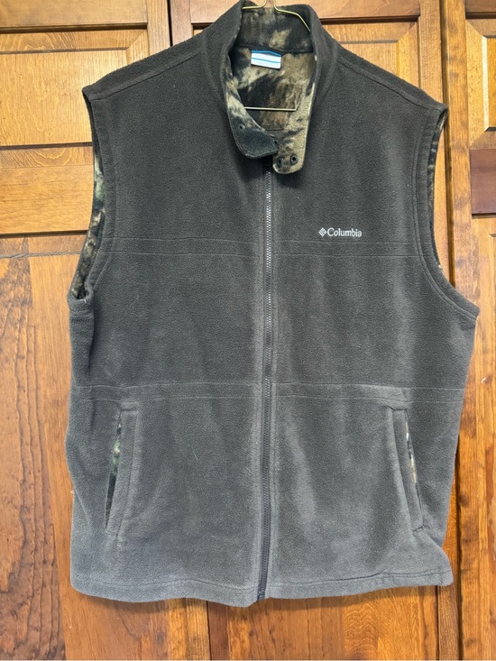 Columbia Other - Columbia gray Fleece Vest with Subtle Camouflage Trim